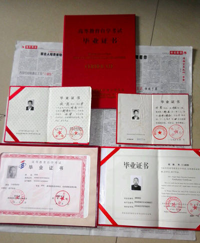 77歲老人自考25年獲5個本科文憑